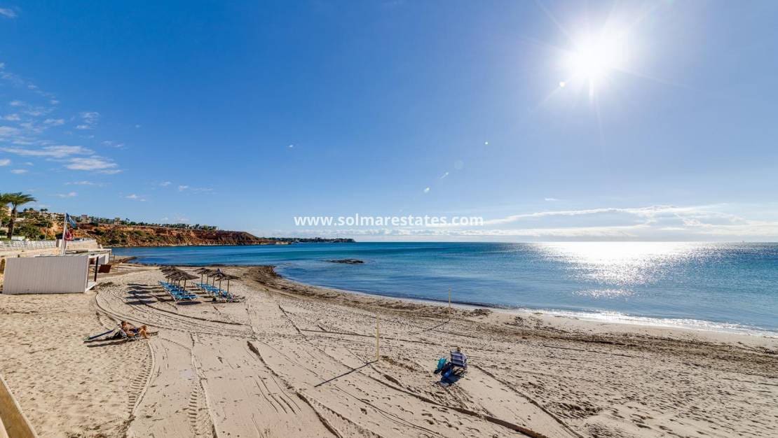 3 soverom Villa til salgs i Orihuela Costa med svømmebasseng - € 229 000 (Ref: 10135007)