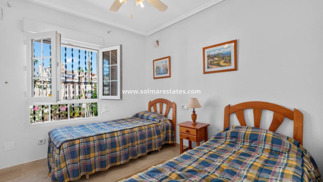 3 sovrum Villa till salu i Villamartin med pool - 529 000 € (Ref: 10135009)