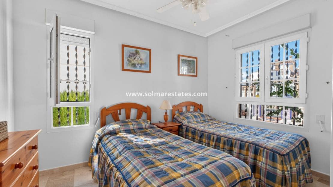 3 sovrum Villa till salu i Villamartin med pool - 529 000 € (Ref: 10135009)