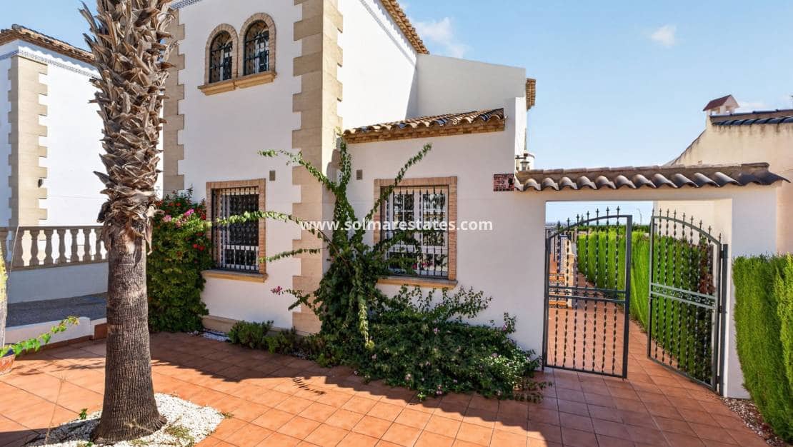 3 sovrum Villa till salu i Villamartin med pool - 529 000 € (Ref: 10135009)