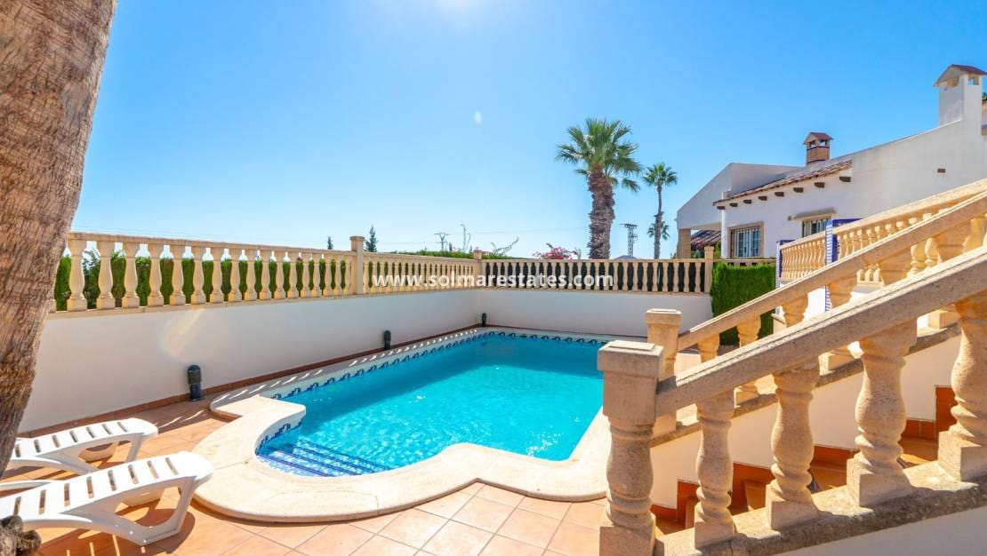 3 sovrum Villa till salu i Villamartin med pool - 529 000 € (Ref: 10135009)