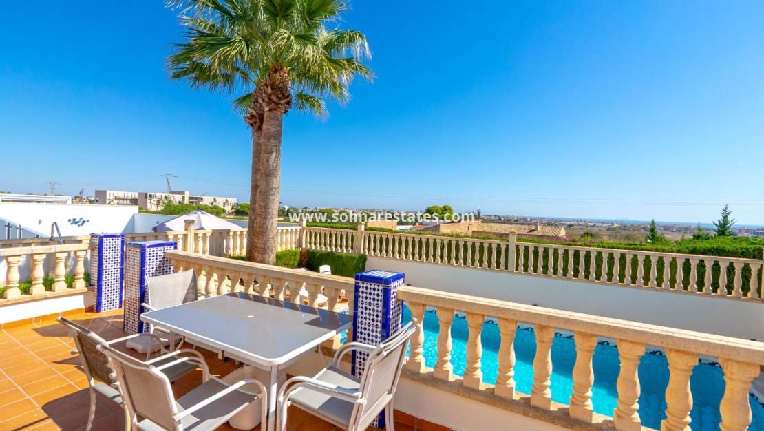 3 sovrum Villa till salu i Villamartin med pool - 529 000 € (Ref: 10135009)