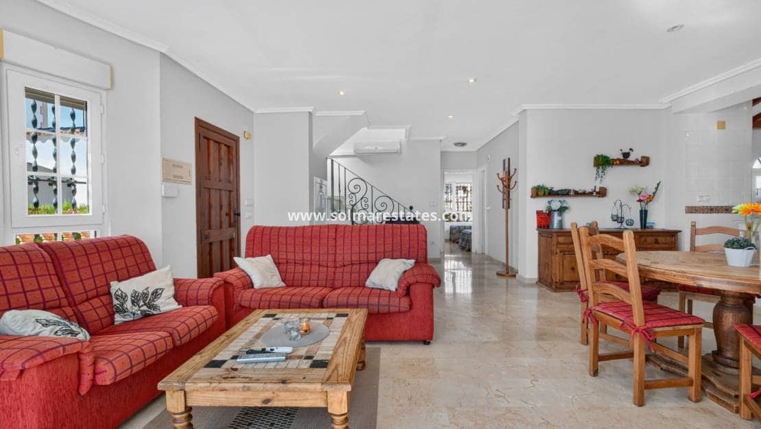 3 sovrum Villa till salu i Villamartin med pool - 529 000 € (Ref: 10135009)