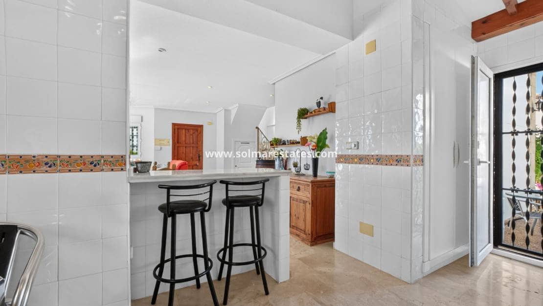 3 sovrum Villa till salu i Villamartin med pool - 529 000 € (Ref: 10135009)