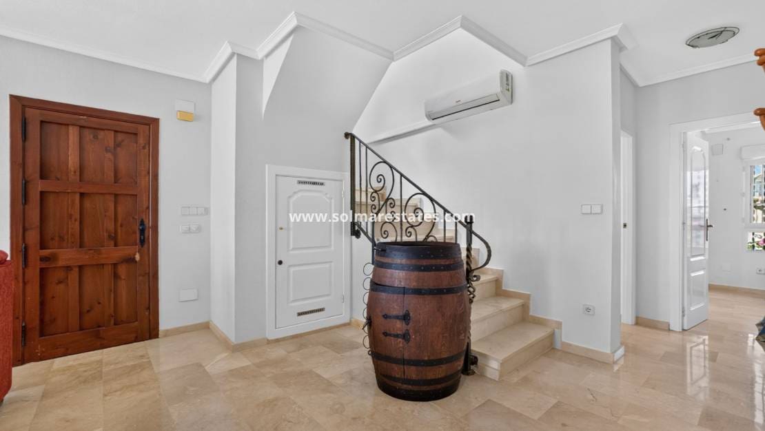 3 sovrum Villa till salu i Villamartin med pool - 529 000 € (Ref: 10135009)