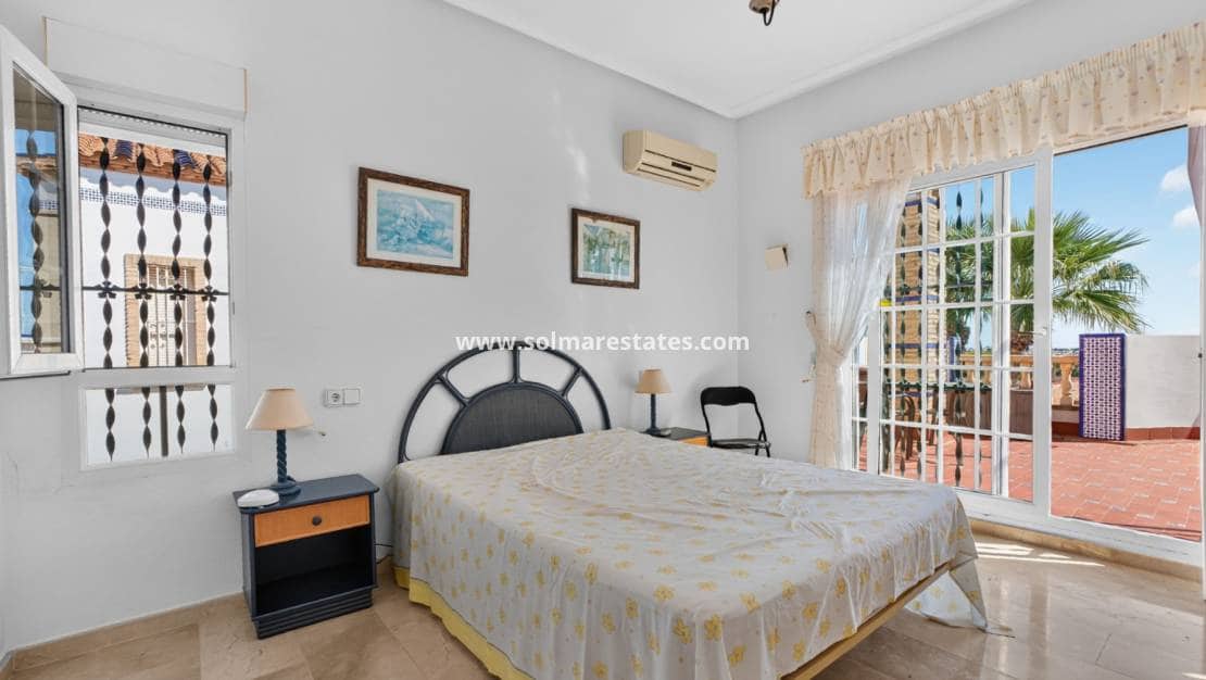 3 sovrum Villa till salu i Villamartin med pool - 529 000 € (Ref: 10135009)