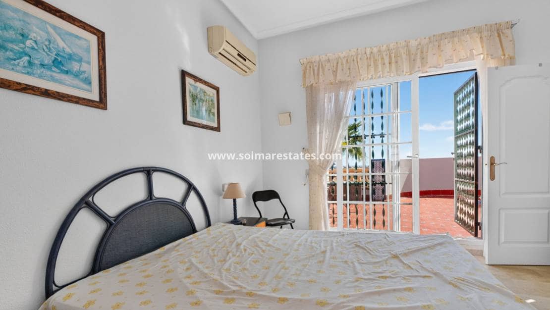 3 sovrum Villa till salu i Villamartin med pool - 529 000 € (Ref: 10135009)