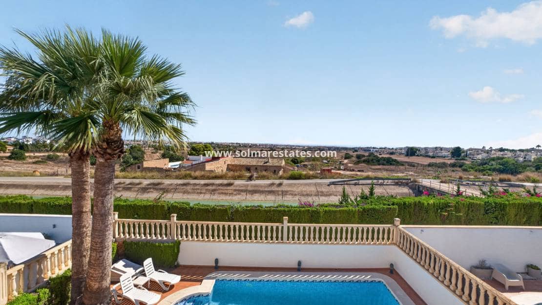 3 sovrum Villa till salu i Villamartin med pool - 529 000 € (Ref: 10135009)