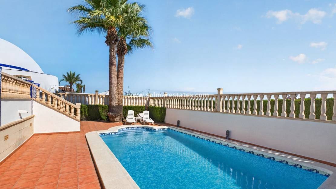 3 sovrum Villa till salu i Villamartin med pool - 529 000 € (Ref: 10135009)