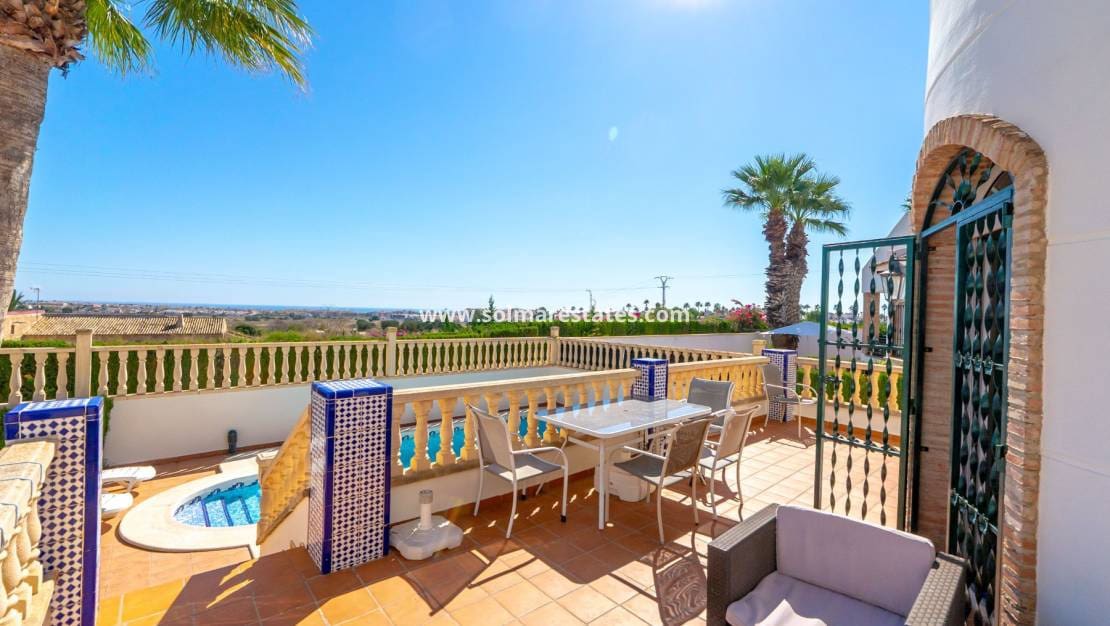 3 sovrum Villa till salu i Villamartin med pool - 529 000 € (Ref: 10135009)