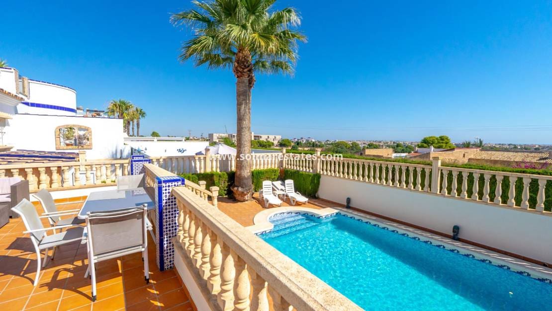 3 sovrum Villa till salu i Villamartin med pool - 529 000 € (Ref: 10135009)