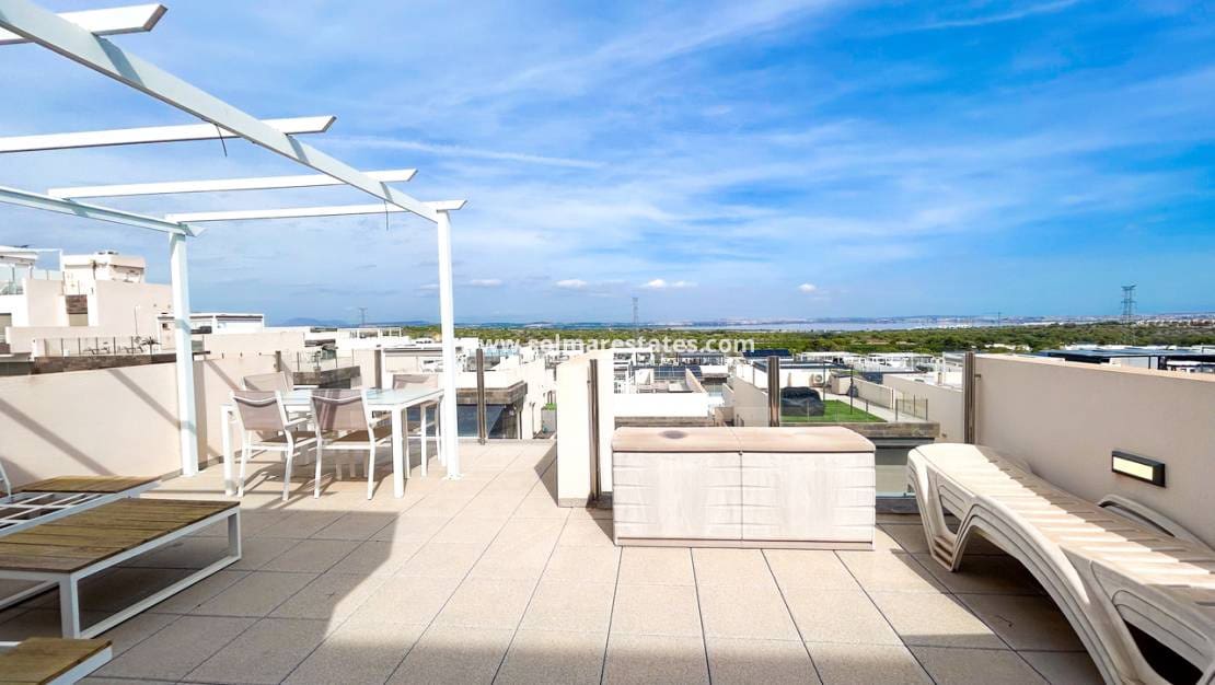 3 bedroom Villa for sale in Villamartin with pool - € 379,995 (Ref: 10135267)