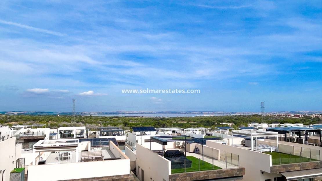 3 bedroom Villa for sale in Villamartin with pool - € 379,995 (Ref: 10135267)