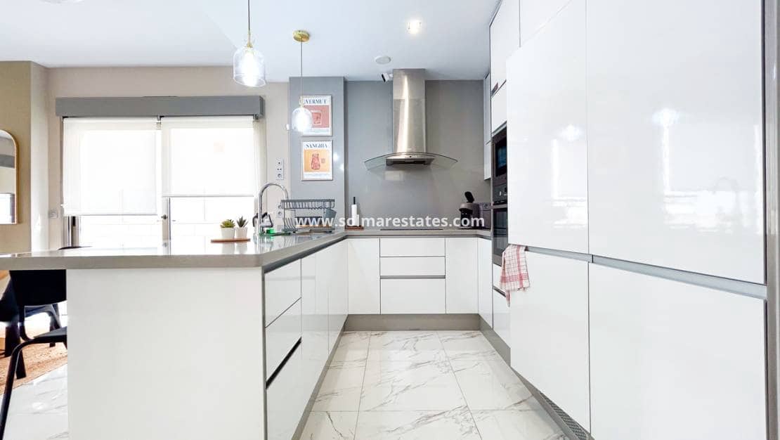 3 bedroom Villa for sale in Villamartin with pool - € 379,995 (Ref: 10135267)