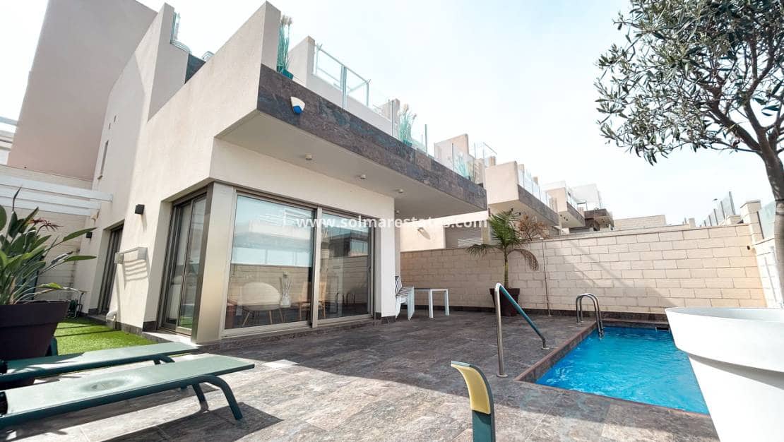 3 bedroom Villa for sale in Villamartin with pool - € 379,995 (Ref: 10135267)