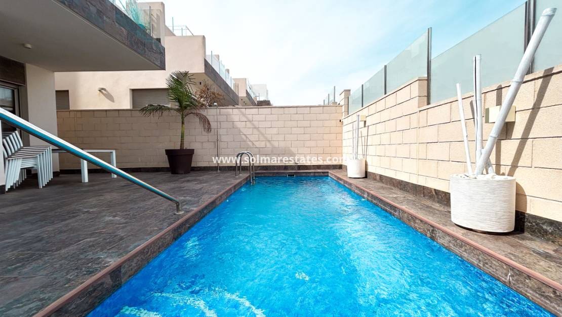 3 bedroom Villa for sale in Villamartin with pool - € 379,995 (Ref: 10135267)