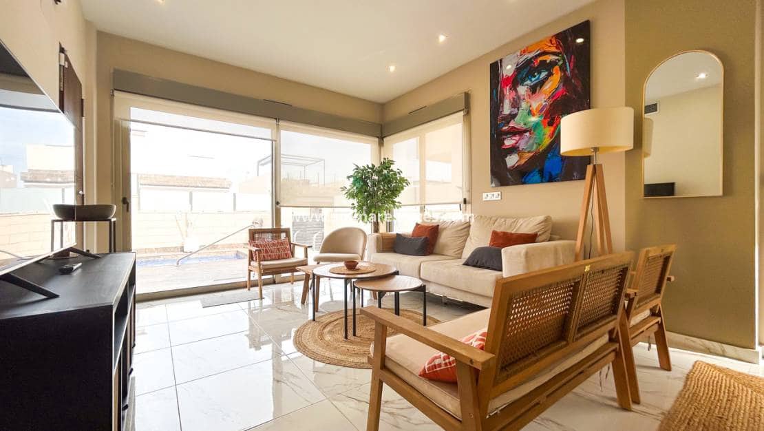 3 bedroom Villa for sale in Villamartin with pool - € 379,995 (Ref: 10135267)