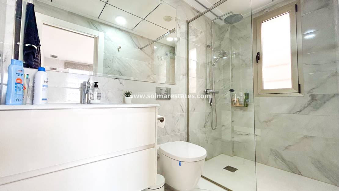 3 bedroom Villa for sale in Villamartin with pool - € 379,995 (Ref: 10135267)