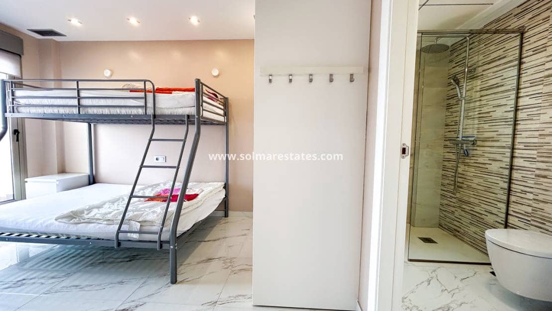 3 bedroom Villa for sale in Villamartin with pool - € 379,995 (Ref: 10135267)