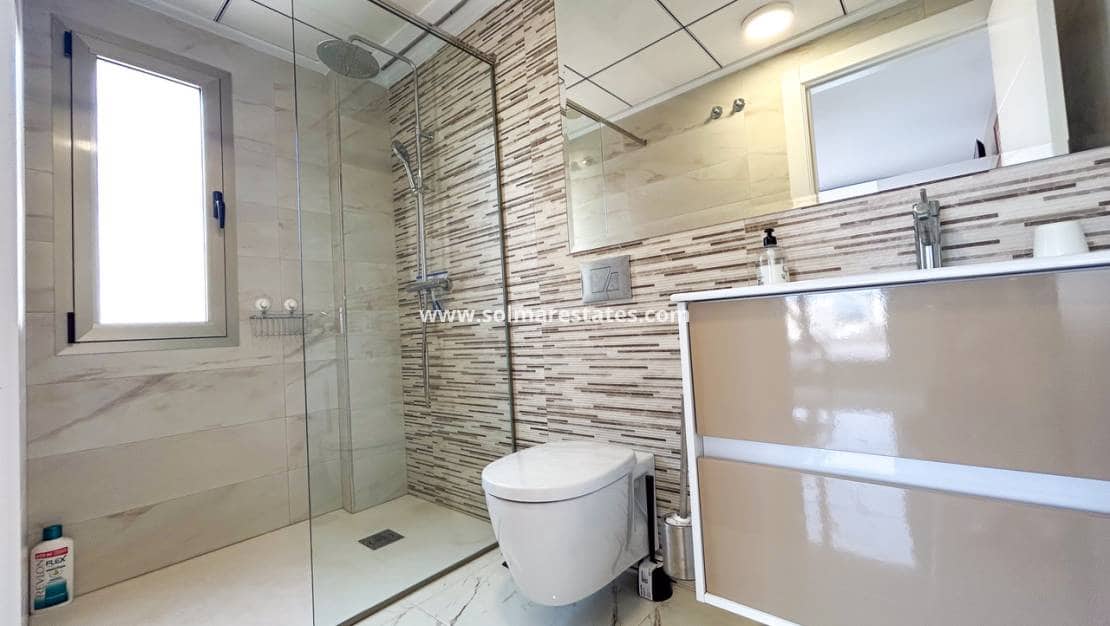 3 bedroom Villa for sale in Villamartin with pool - € 379,995 (Ref: 10135267)