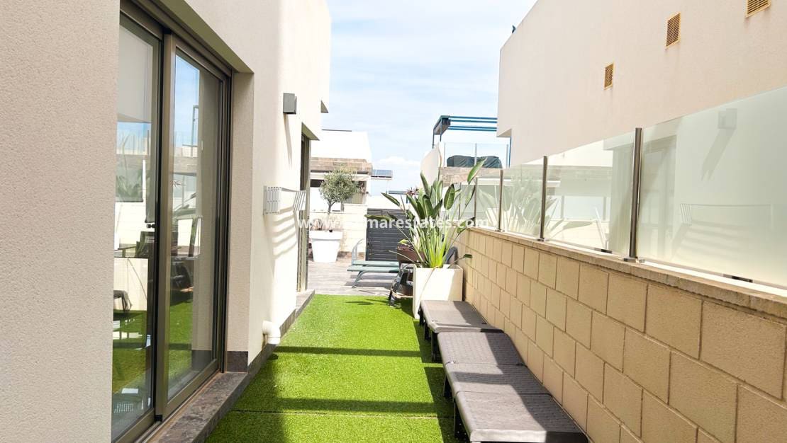 3 bedroom Villa for sale in Villamartin with pool - € 379,995 (Ref: 10135267)