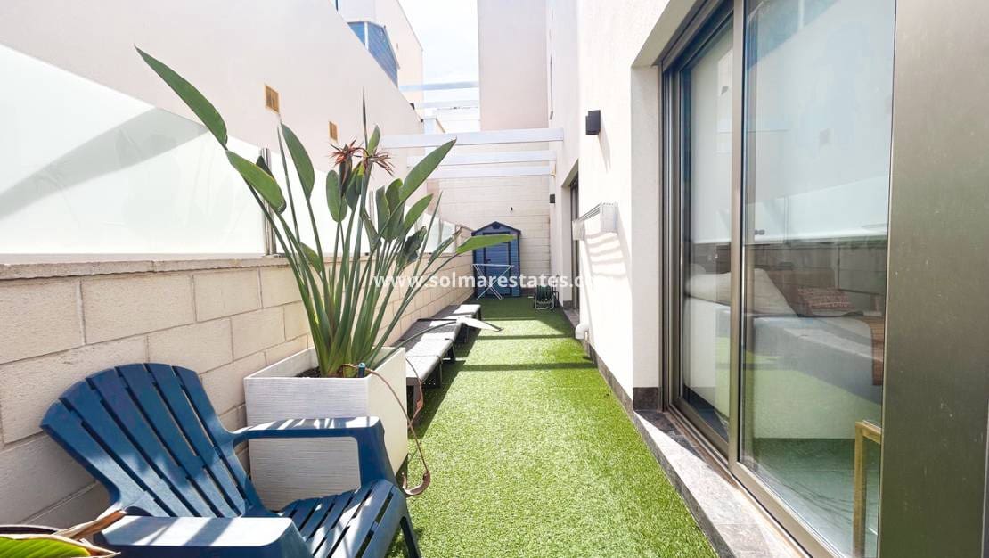 3 bedroom Villa for sale in Villamartin with pool - € 379,995 (Ref: 10135267)