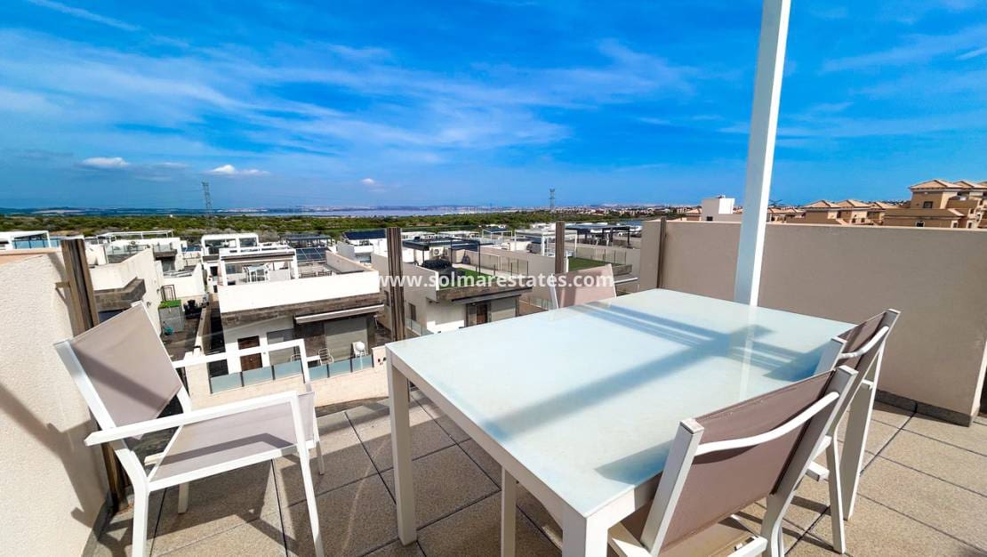 3 bedroom Villa for sale in Villamartin with pool - € 379,995 (Ref: 10135267)