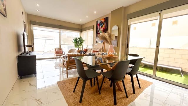Chalet de 3 habitaciones en Villamartin, Orihuela en venta con piscina - 379.995 € (Ref: 10135267)