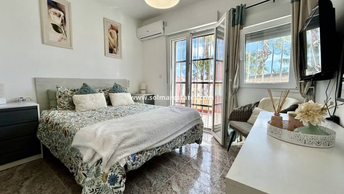 3 sovrum Hus till salu i Cabo Roig med pool garage - 219 995 € (Ref: 10141405)