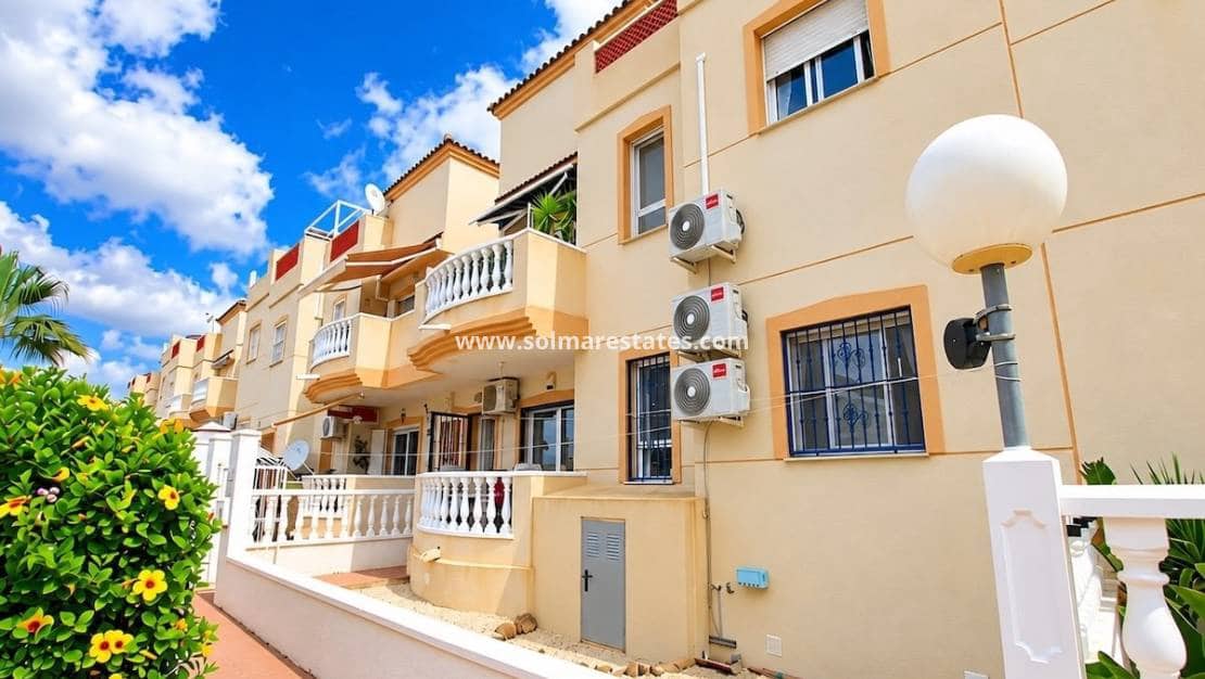 2 soveværelse Lejlighed til salg i La Marquesa med swimmingpool garage - € 135.000 (Ref: 10145320)