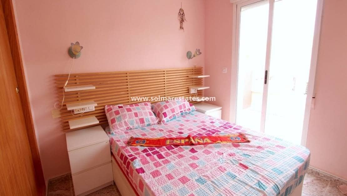 2 soveværelse Semi-Rækkehus til salg i Villamartin med swimmingpool garage - € 199.000 (Ref: 10145321)