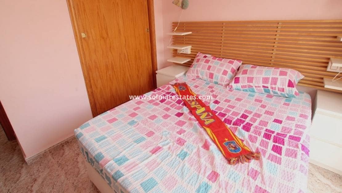 2 soveværelse Semi-Rækkehus til salg i Villamartin med swimmingpool garage - € 199.000 (Ref: 10145321)