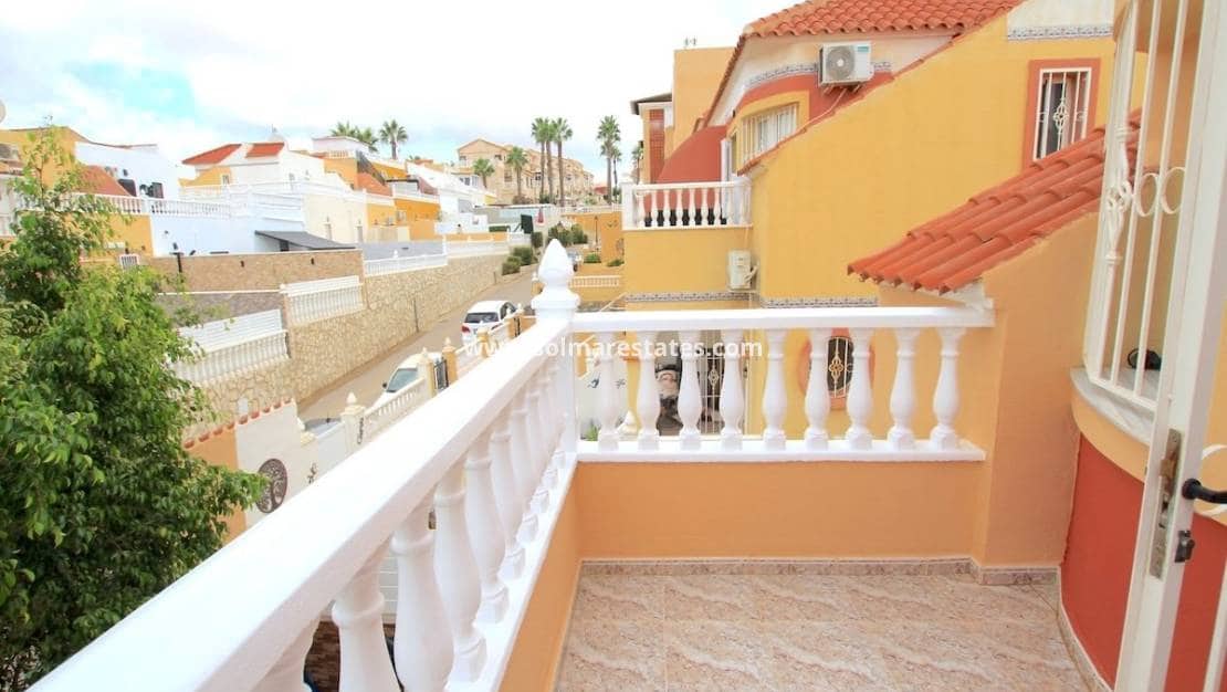 2 soveværelse Semi-Rækkehus til salg i Villamartin med swimmingpool garage - € 199.000 (Ref: 10145321)