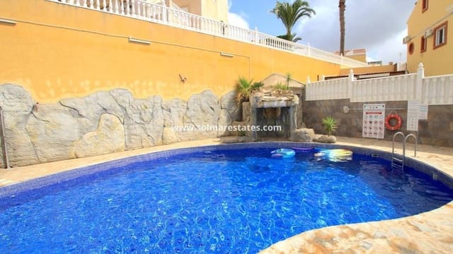2 soveværelse Semi-Rækkehus til salg i Villamartin, Orihuela med swimmingpool garage - € 199.000 (Ref: 10145321)