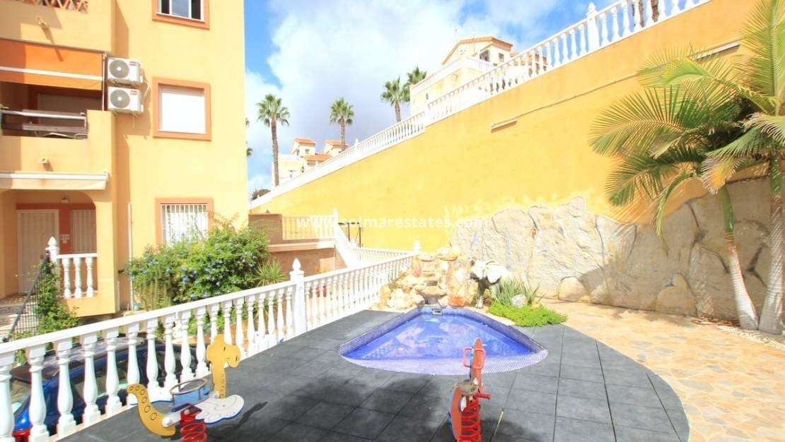 2 soveværelse Semi-Rækkehus til salg i Villamartin med swimmingpool garage - € 199.000 (Ref: 10145321)