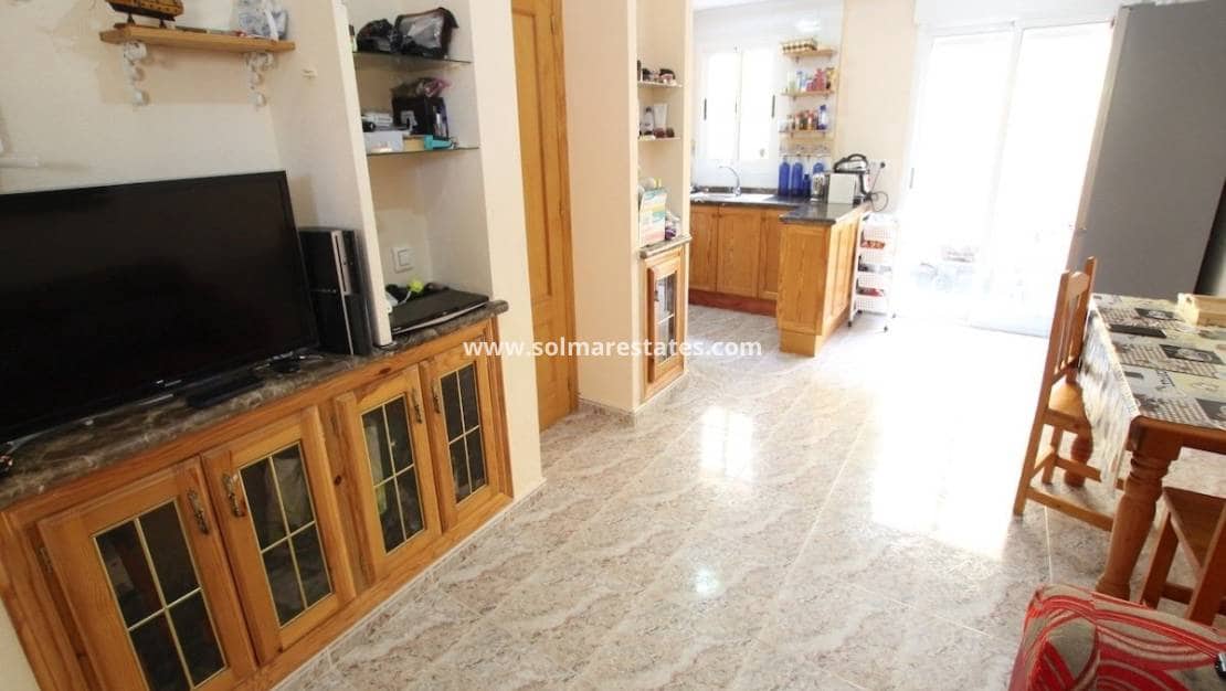2 soveværelse Semi-Rækkehus til salg i Villamartin med swimmingpool garage - € 199.000 (Ref: 10145321)
