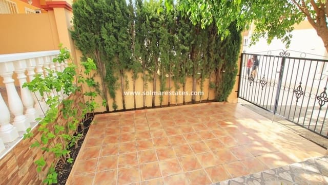 2 soveværelse Semi-Rækkehus til salg i Villamartin, Orihuela med swimmingpool garage - € 199.000 (Ref: 10145321)