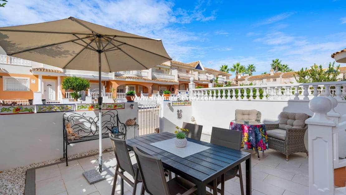 3 soveværelse Byhus til salg i Dona Pepa med swimmingpool - € 269.000 (Ref: 10145322)