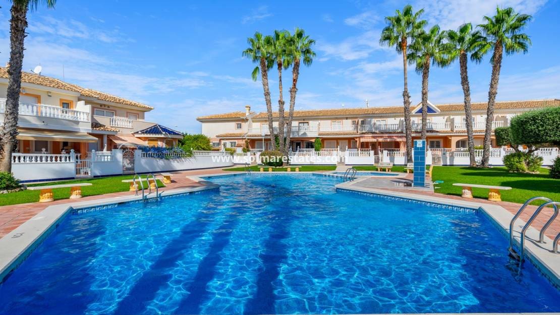 3 soveværelse Byhus til salg i Dona Pepa med swimmingpool - € 269.000 (Ref: 10145322)