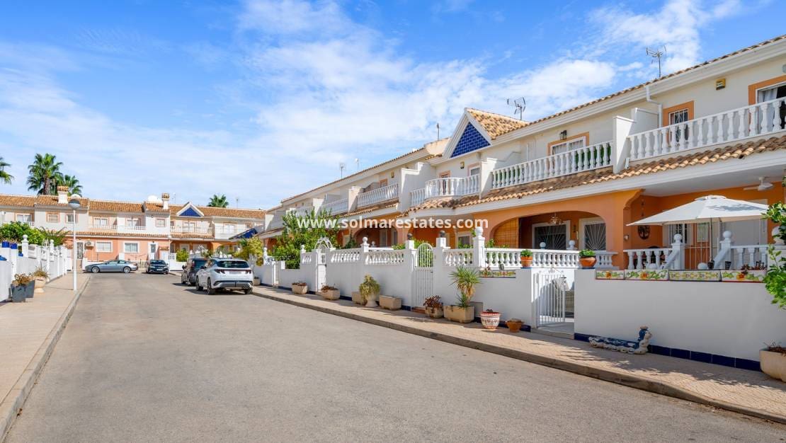 3 soveværelse Byhus til salg i Dona Pepa med swimmingpool - € 269.000 (Ref: 10145322)