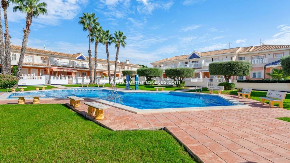 3 soveværelse Byhus til salg i Dona Pepa med swimmingpool - € 269.000 (Ref: 10145322)