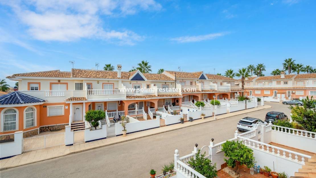 3 soveværelse Byhus til salg i Dona Pepa med swimmingpool - € 269.000 (Ref: 10145322)