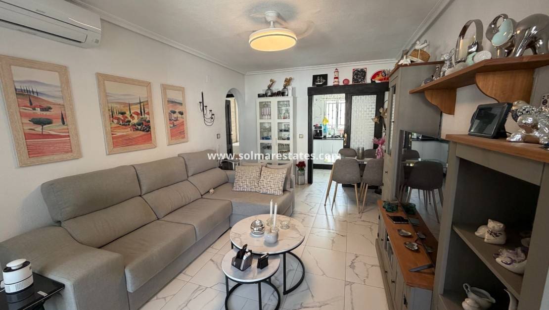 2 bedroom Apartment for sale in Los Montesinos with pool - € 150,000 (Ref: 10145324)