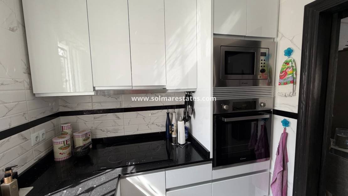 2 bedroom Apartment for sale in Los Montesinos with pool - € 150,000 (Ref: 10145324)