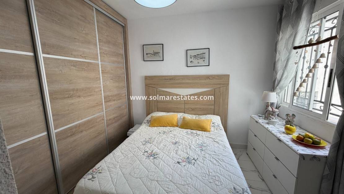 2 bedroom Apartment for sale in Los Montesinos with pool - € 150,000 (Ref: 10145324)