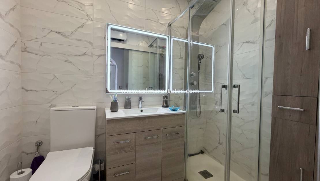 2 bedroom Apartment for sale in Los Montesinos with pool - € 150,000 (Ref: 10145324)