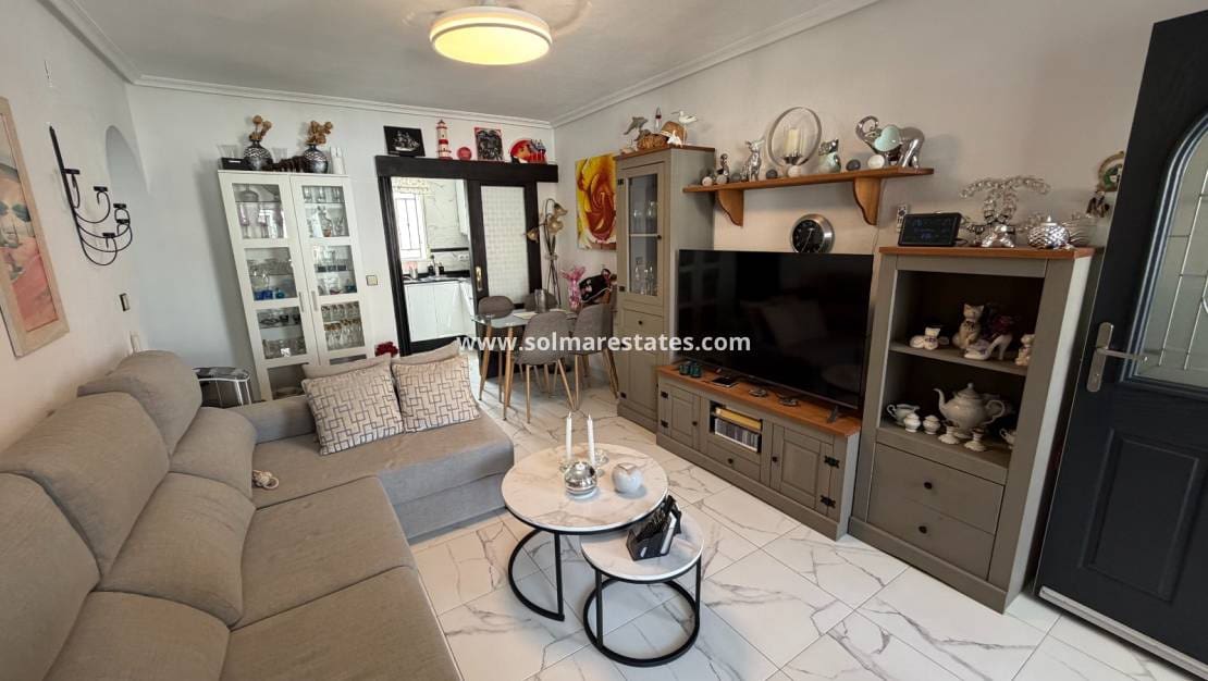 2 bedroom Apartment for sale in Los Montesinos with pool - € 150,000 (Ref: 10145324)