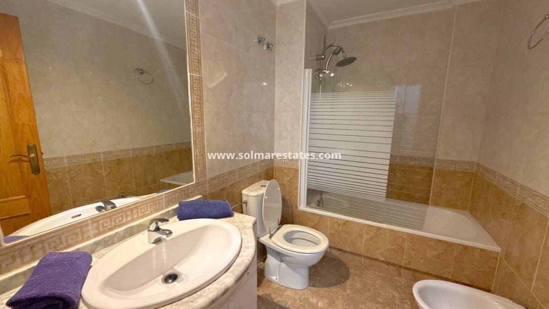 2 soveværelse Lejlighed til salg i Cabo Roig med swimmingpool garage - € 174.950 (Ref: 10145325)