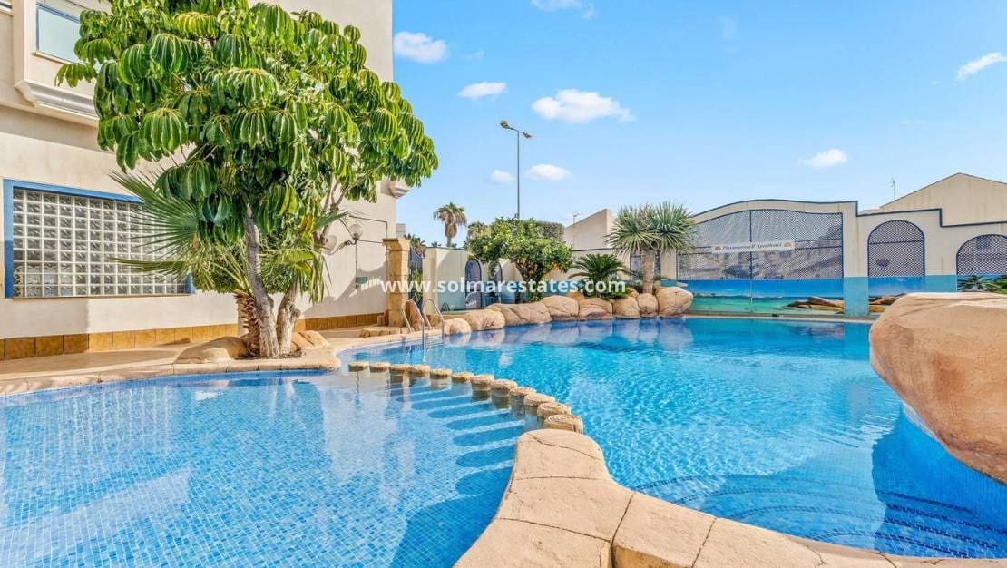 2 soveværelse Lejlighed til salg i Cabo Roig med swimmingpool garage - € 174.950 (Ref: 10145325)