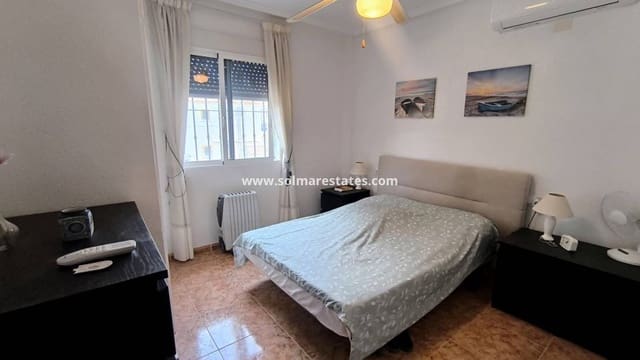 2 soverom Kjedet enebolig til salgs i Algorfa med svømmebasseng garasje - € 147 500 (Ref: 10145327)